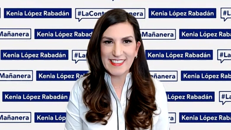 Denuncia López Rabadán ante el INE, promoción ilegal de AMLO en entrega de tarjetas para adultos mayores