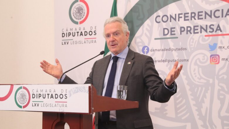 López Obrador expropia el día de la Expropiación Petrolera: Santiago Creel