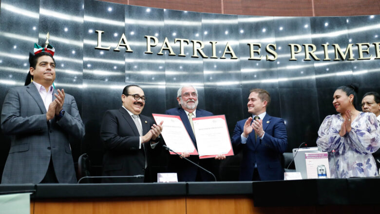 Entrega Comisión Permanente reconocimientos a la UNAM y al rector Enrique Graue Wiechers