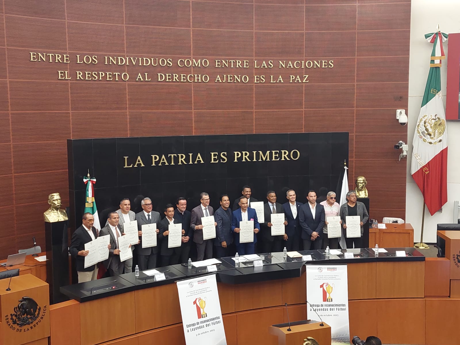 Reconoce Senado de la República a leyendas del Fútbol Nacional - Punto ...