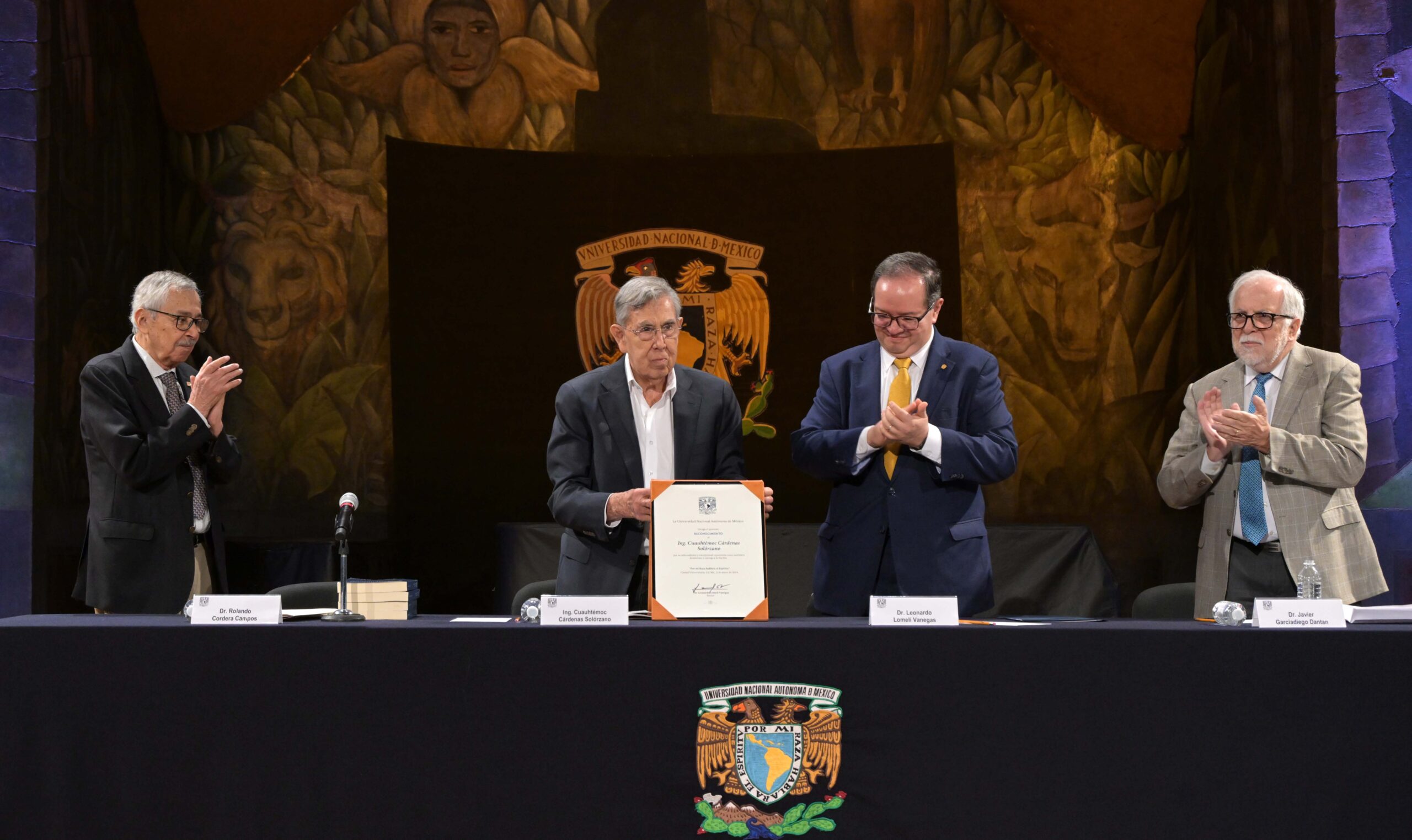 Hay muchos obstáculos que se oponen a lo que se construyó en democracia, pero hay que mantener el esfuerzo: Cuauhtémoc Cárdenas