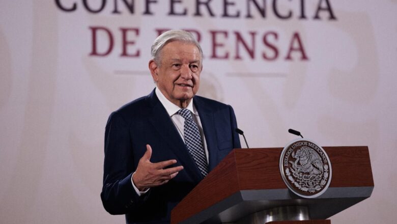 López Obrador acusa a Xóchitl Gálvez de mentir y falsificar apoyo a programas sociales