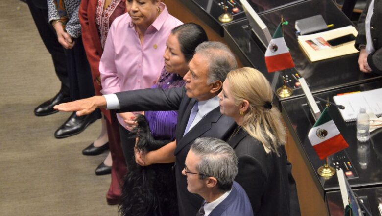 Miguel Ángel Yunes Márquez solicita licencia al Senado y su padre toma protesta como Senador