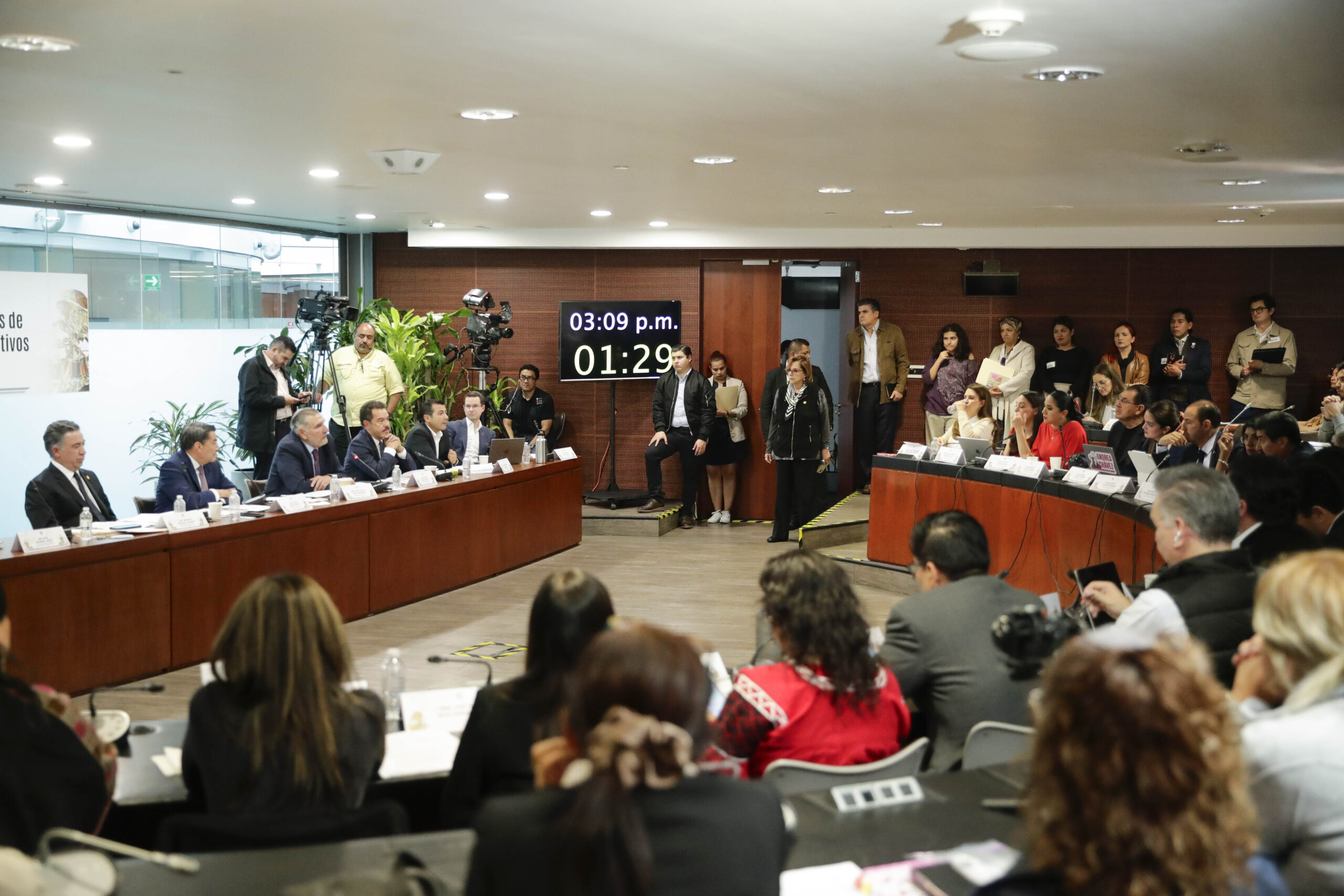 Adán Augusto López y Marko Cortés Intercambian Acusaciones en el Senado