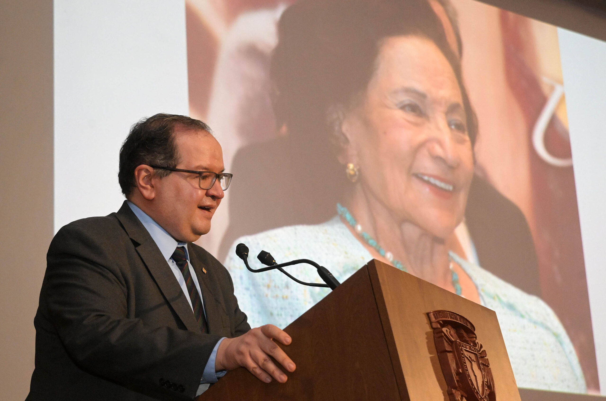 Ifigenia Martínez creadora de Puentes y Consensos: Leonardo Lomelí