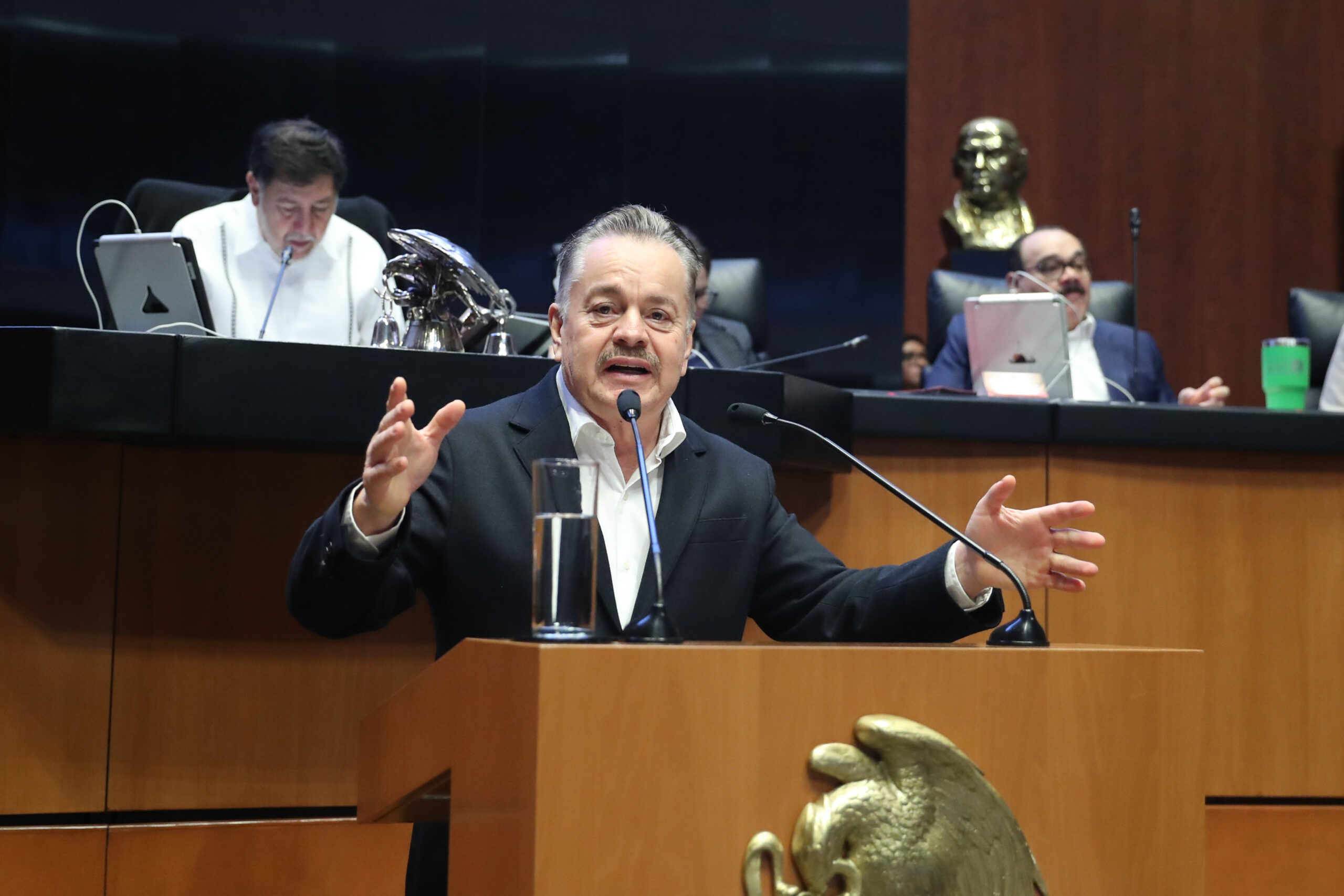 Mario Vázquez presenta denuncia contra Miguel Ángel Yunes Márquez ante la FGR por amenazas tras zafarrancho en el Senado