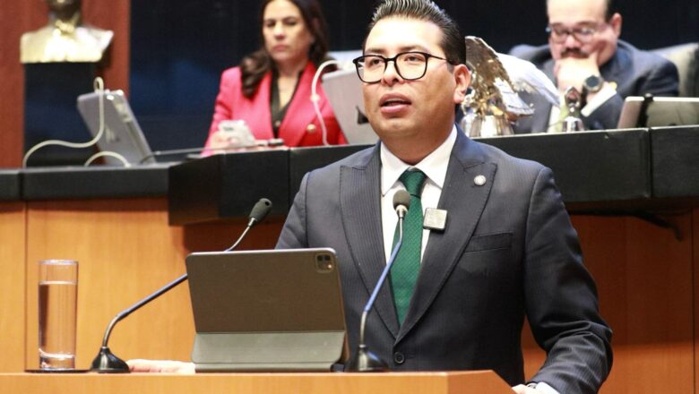 Senador Néstor Camarillo Medina propone reforma para ampliar el derecho al voto de los mexicanos en el extranjero