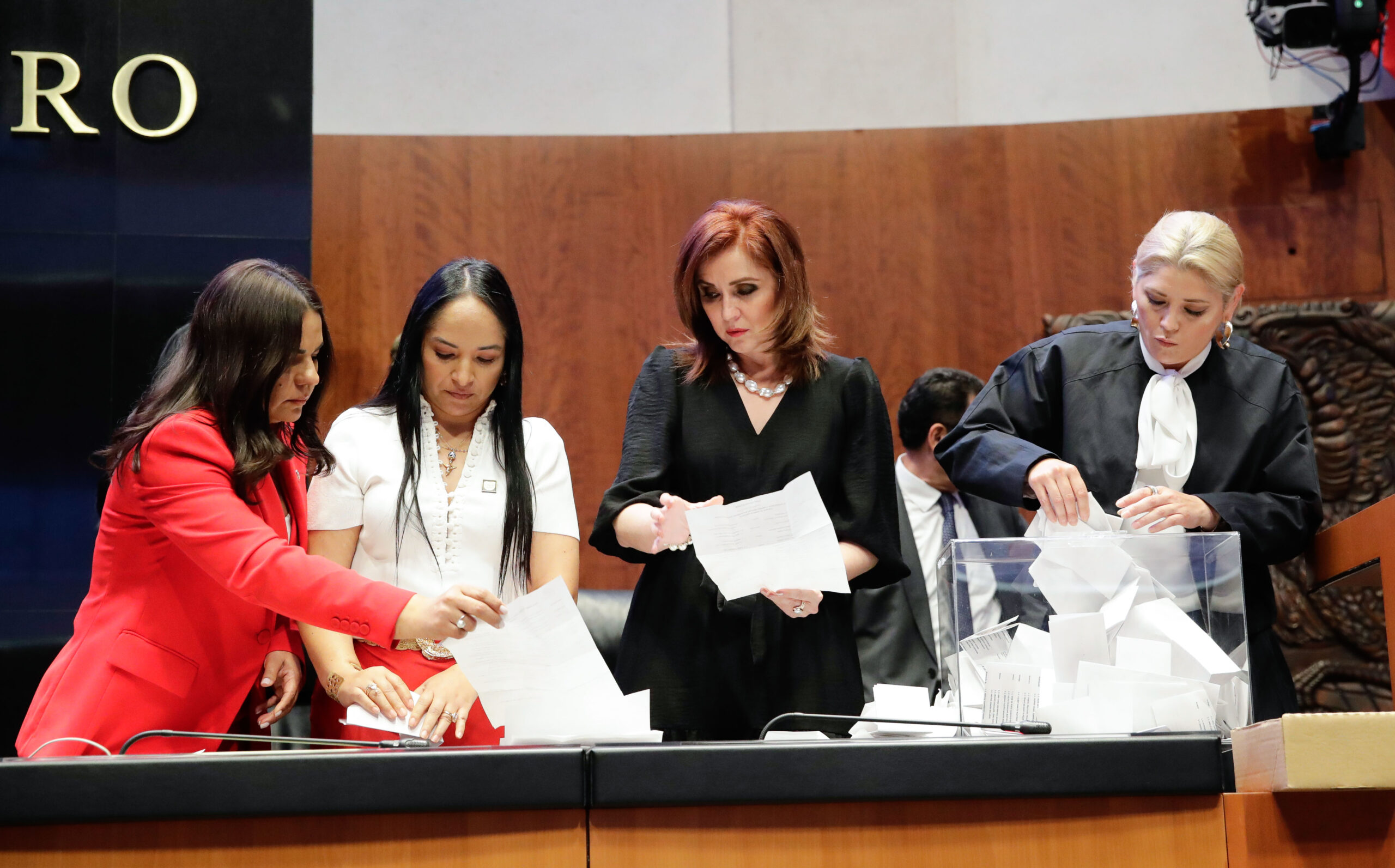 El Senado aprueba nombramiento de 56 magistrados electorales locales, entre críticas de la oposición