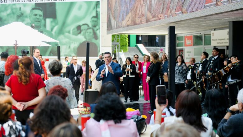 Alejandro Moreno celebra a las mamás priistas en su día: “Son mujeres fuertes, trabajadoras y llenas de amor”
