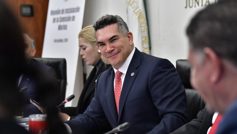 Alejandro Moreno critica la CURP biométrica impuesta por EE. UU. y acusa a Morena de violar la privacidad ciudadana