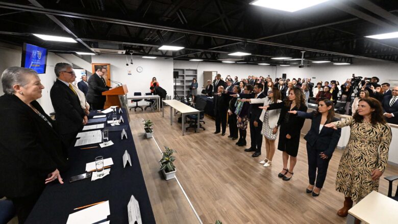 Da posesión el rector Leonardo Lomelí a Carina Xóchil Gómez Fröde como presidenta del Tribunal Universitario de la UNAM