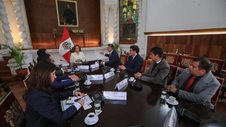 Se reúne el dirigente nacional del PRI, Alejandro Moreno, con la presidenta de Perú, Dina Boluarte