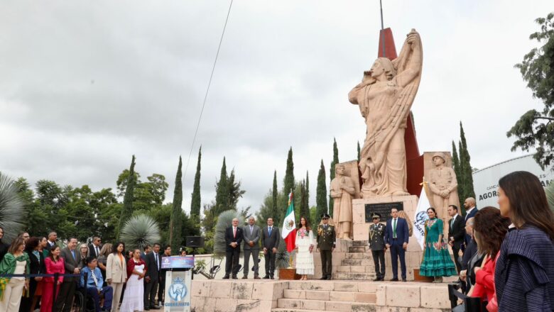 Guanajuato celebra el 215 Aniversario de la Independencia con desfile cívico-militar, un hecho histórico al ser la primera vez encabezada por una mujer Libia Dennise García