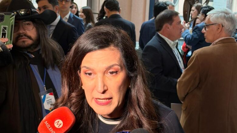 Kenia López Rabadán advierte que votará en contra de la reforma a la Ley de Amparo si no se le hacen cambios, pero garantiza debate plural