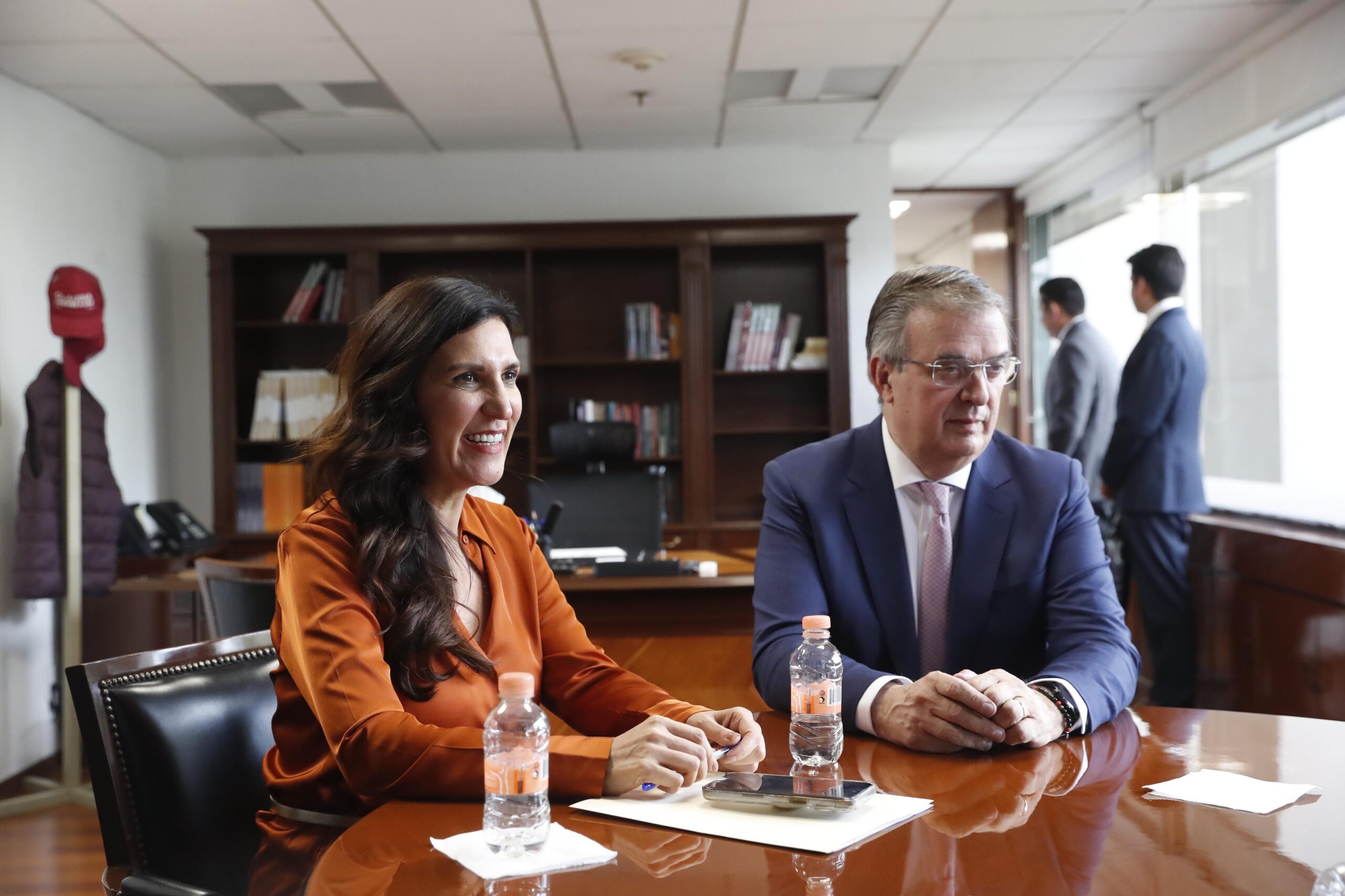 Solicita Kenia López comisión plural de diputados en el cuarto de al lado para la revisión del T-MEC