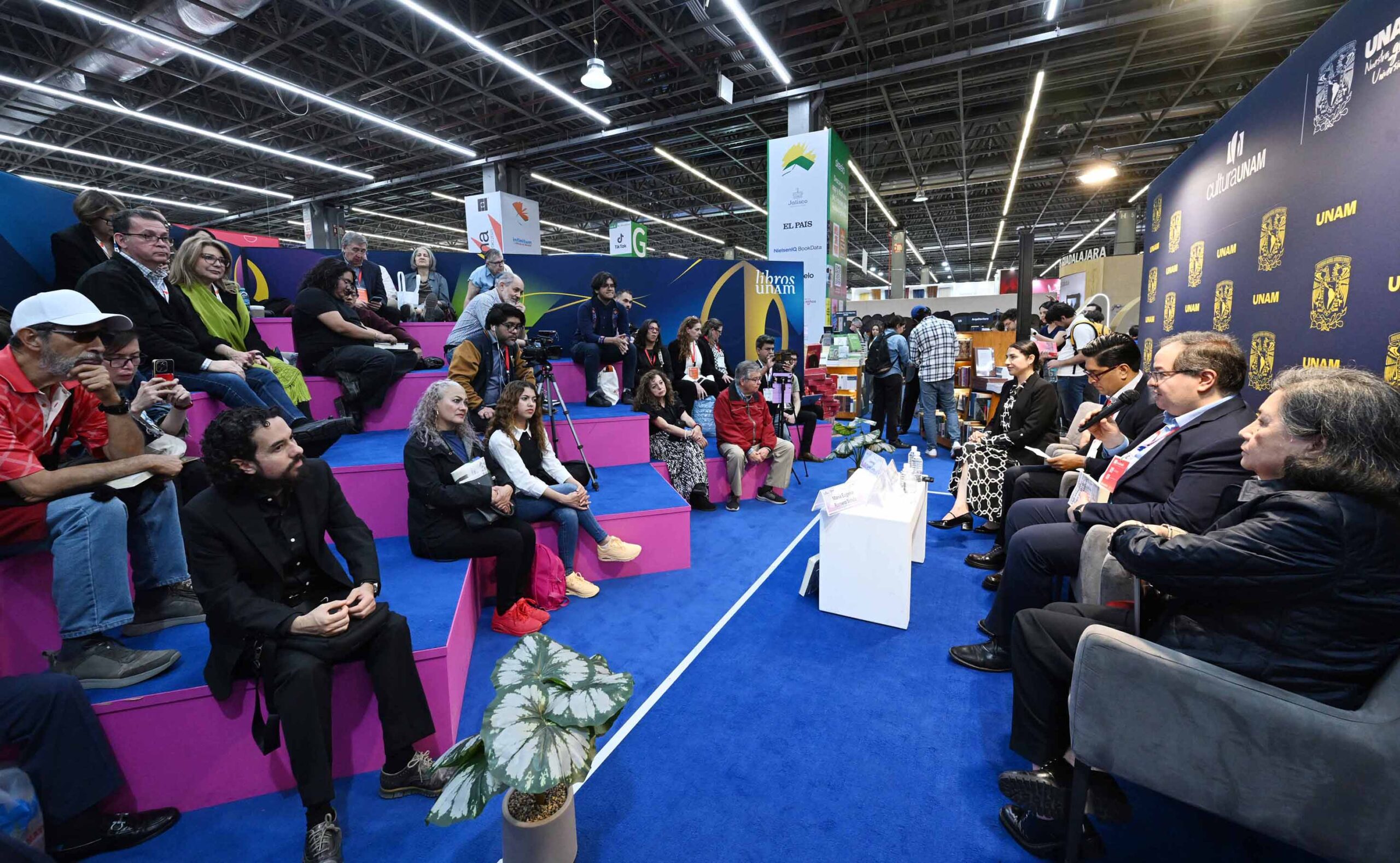 Es un debate abierto si el Banco de México debe buscar el crecimiento económico: Rector de la UNAM Leonardo Lomelí