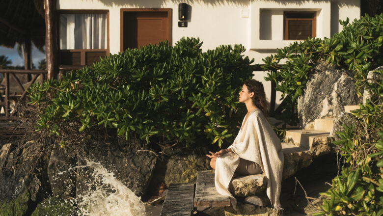 Romance en Mahekal® Beach Resort: El Caribe como testigo del amor eterno