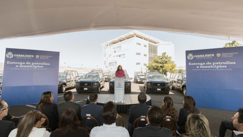 Entrega Gobernadora Libia Dennise García Muñoz Ledo 22 patrullas a 14 municipios de Guanajuato para fortalecer la seguridad
