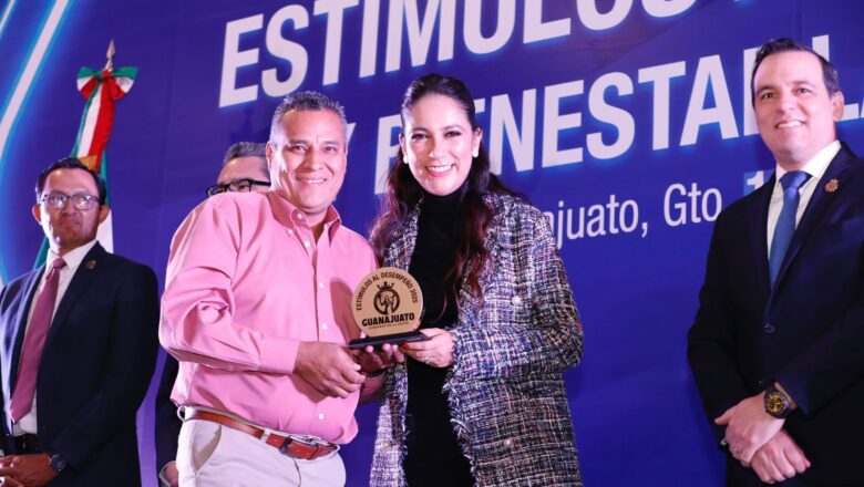 Entrega Gobernadora Libia Dennise García Muñoz Ledo Estímulos al Desempeño y Bienestar Laboral 2025