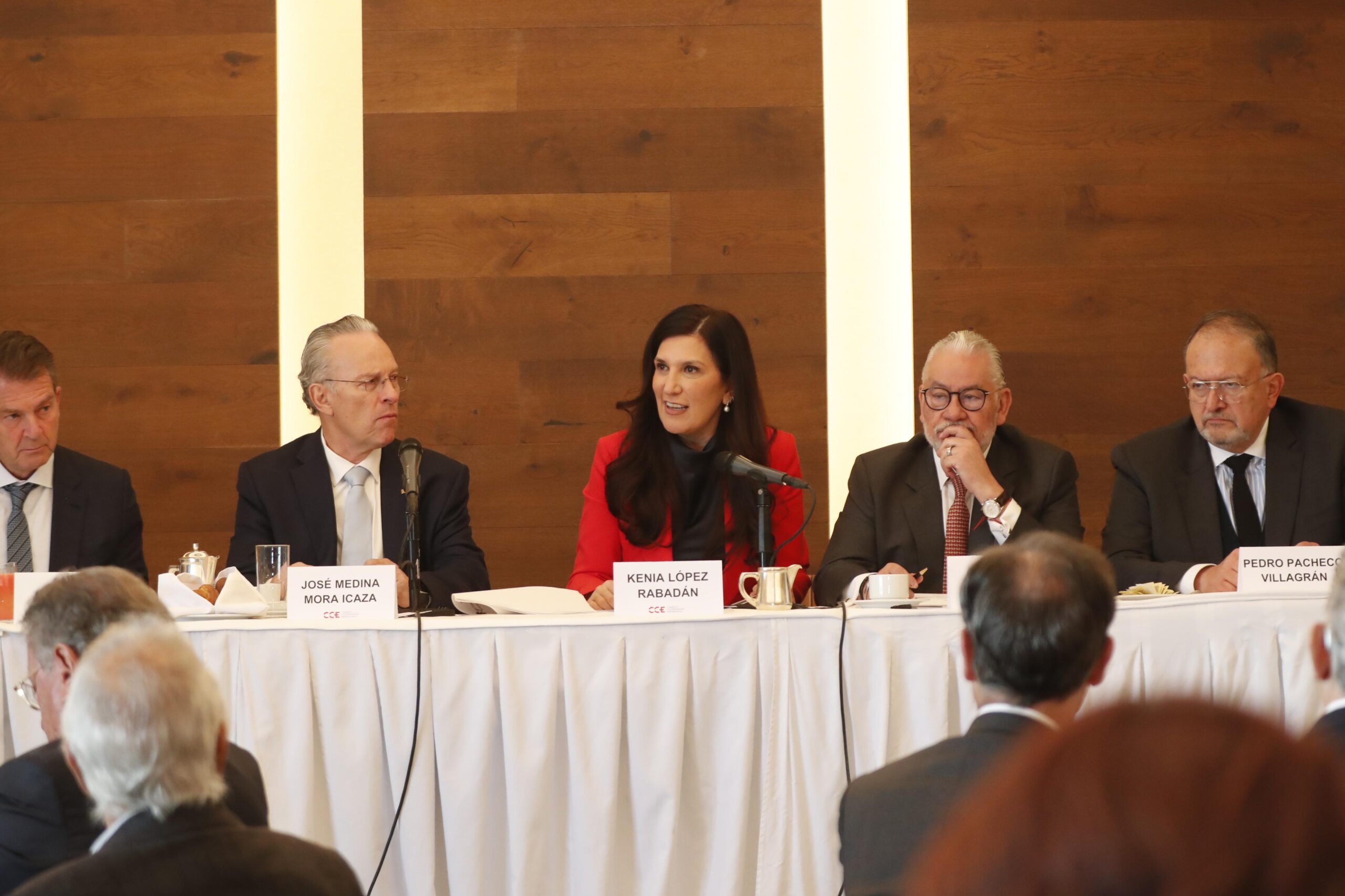 Convoca Kenia López Rabadán a empresarios a participar en la discusión de la reforma electoral para dar certeza a inversiones y empleo