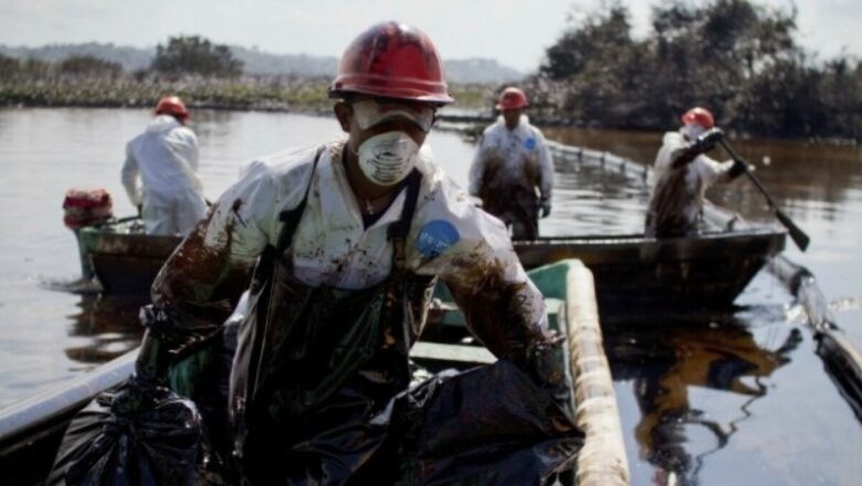 Alejandro Moreno denuncia crisis ambiental en el Golfo de México por derrame petrolero