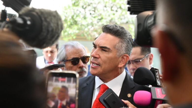 La asistencia de Claudia Sheinbaum a la IV Cumbre en Defensa de la Democracia puede ser desastrosa para Mexico: Alejandro Moreno