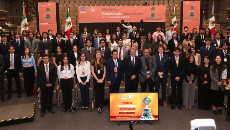 Ricardo Monreal impulsa nuevos liderazgos juveniles en la Universidad Anáhuac con visión de futuro
