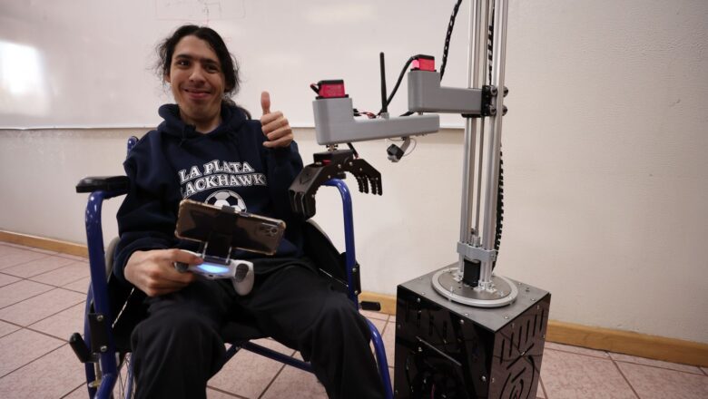 Estudiantes del IPN desarrollan robot asistente para personas con discapacidad motriz en México