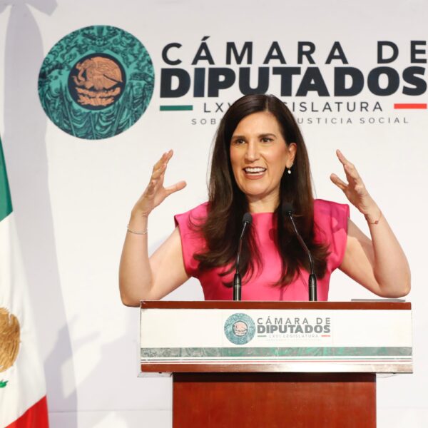 Kenia López Rabadán reconoce la decisión del rector de la UNAM de investigar anomalías en el examen de admisión