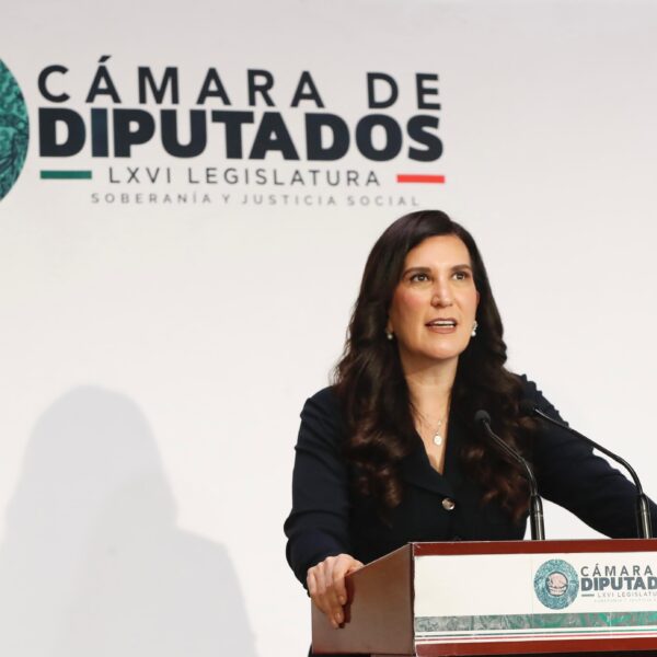 Las autoridades electorales deben ser árbitros de la contienda, no censores del debate público: Kenia López