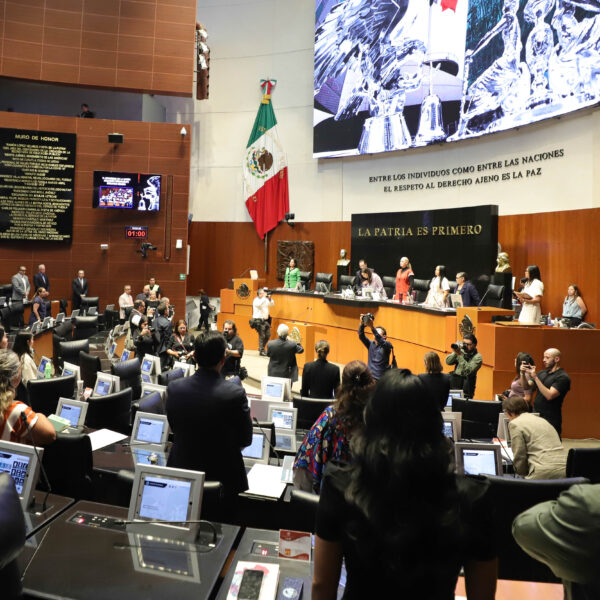 Promueve la Permanente vialidades libres de obstáculos y vehículos abandonados