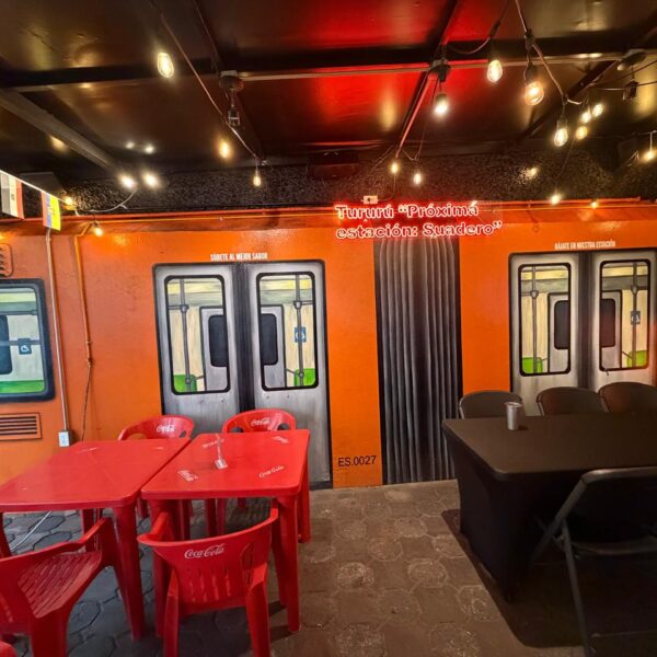 ¡Tururú! Próxima estación: Suadero, la taquería inspirada en el Metro de la CDMX