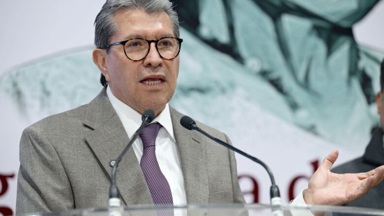 Ricardo Monreal pide analizar con seriedad iniciativa sobre doble nacionalidad y cargos públicos