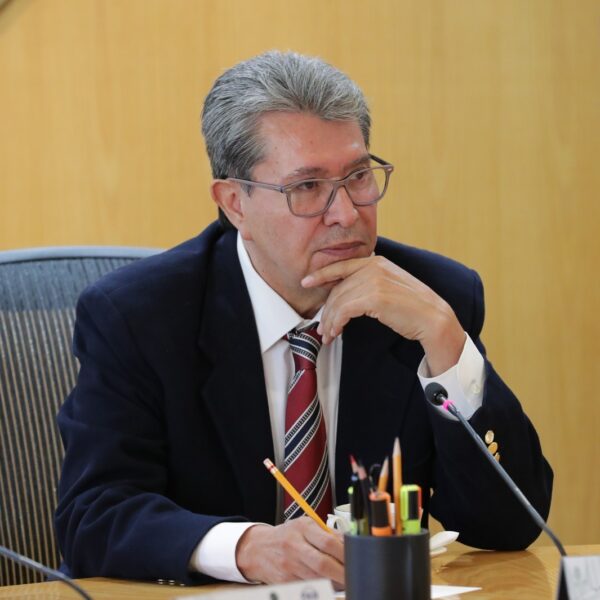 Ricardo Monreal pide a Rubén Rocha Moya reconsiderar su regreso al Gobierno de Sinaloa