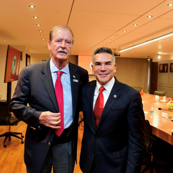 PRI recibe a Vicente Fox y refrenda su compromiso con la defensa de la democracia