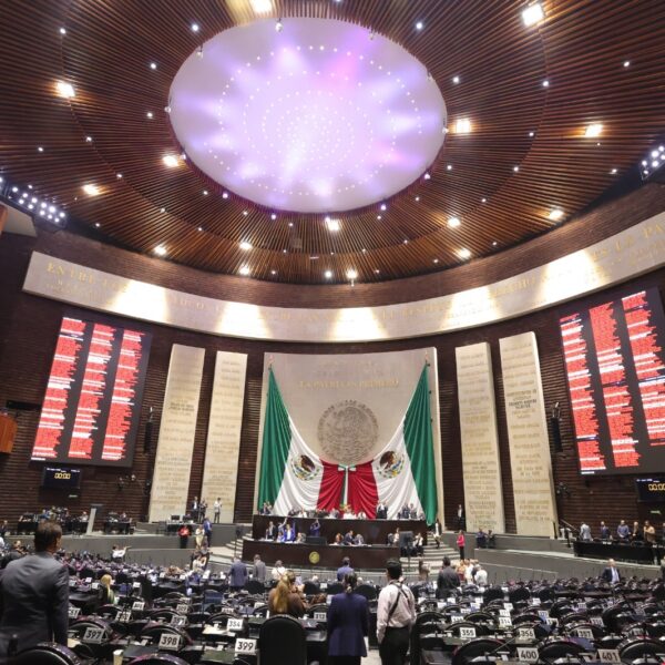 Diputadas y diputados de los seis grupos parlamentarios abordan la política exterior del Segundo Informe de Gobierno