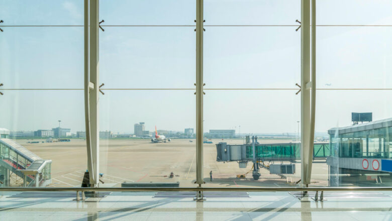 Cierra temporalmente el Aeropuerto Internacional de Puerto Vallarta por el huracán “Simón”