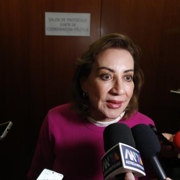 Senado avanza en regulación de celulares en escuelas; persisten dudas sobre su aplicación