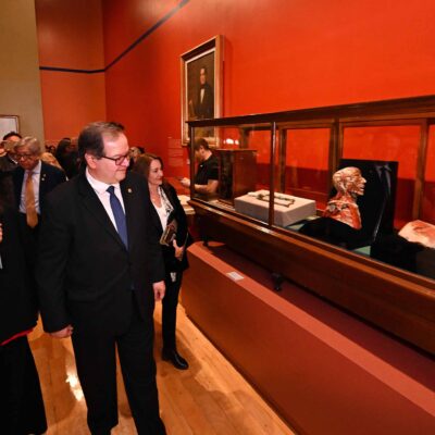 UNAM inaugura exposición que recorre 475 años de historia universitaria y proyecta su futuro