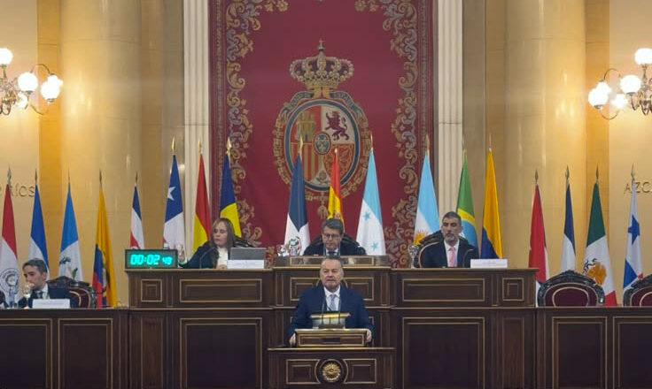 Iberoamérica enfrenta riesgos democráticos; Mario Vázquez exige defender contrapesos