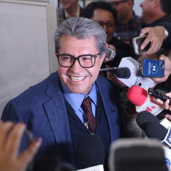 Ricardo Monreal exige investigar contratos del INE y advierte: ningún diputado ni sus escoltas pueden entrar armados a San Lázaro